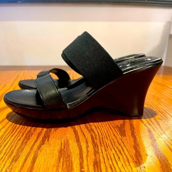 Tommy Hilfiger Black Slide-On Alessa Wedge, Size 8 NEW (no box) - Picture 2 of 7